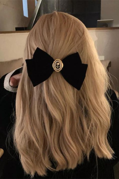 Velvet Bow Hair Clip | Vintage Old Money Aesthetic Rose Hair Clip, Black Velvet Bow, Rose Velvet, Skandinavian Fashion, Hair Accessories Collection, Style Français, Elegant Hair, Velvet Hair, Ribbon Hair Bows