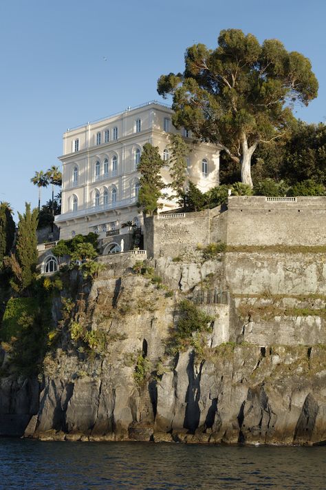 Villa Astor overlooking the Bay of Naples. During Astor’s time traveling as a student in Italy and then as American ambassador in Rome, he had discovered the beautiful coastal town of Sorrento, where, in 1905, he purchased the villa, with its spectacular location overlooking the Bay of Naples with views of Mount Vesuvius. Art historian Suzanna Tise-Isoré tells of the restoration process, as he added wainscoting, parquet floors and hand-painted ceilings. Villa Astor, Villas In Italy, Sorrento Italy, Italian Villa, Coastal Towns, Private Villas, Luxury Property, Sorrento, Amalfi Coast