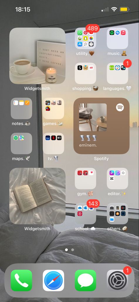 Aestic Phone Organization, Iphone 11 Setup Homescreen, Minimalist Phone Layout Ideas, Organization Iphone Screen, Ipad Homescreen Ideas Simple, Ipad Inspo Homescreen Ios 15, Ips 16 Wallpaper, That Girl Phone Layout, Iphone Wallpaper Aesthetic Layout