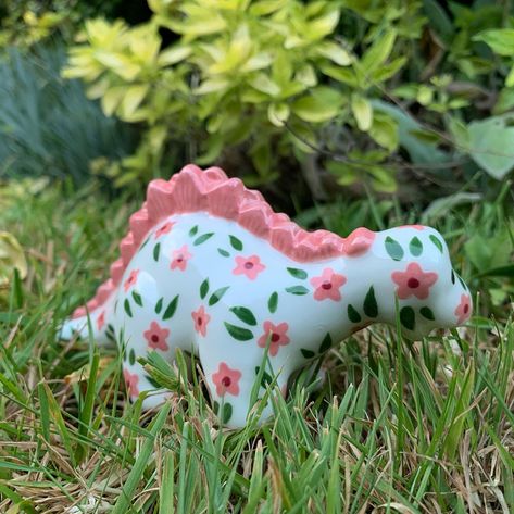 This pink ditsy floral stegosaurus is my personal favourite from my recent Dino drop! ✨🌸🦕🎨 Thank you so much to everyone who placed an order over the weekend! Please check out my website to see which pieces are left 🥰✨🎨 #art #artist #ceramics #pottery #painting #illustrator #ceramicstudio #potterytiktok #potterypainting #painter #dinosaur Ceramic Dinosaur Painting Ideas, Dinosaur Pottery Painting Ideas, Dinosaur Pottery, Diy Pottery Painting, Diy Pottery, Ceramics Pottery, Ceramic Studio, Craft Studio, Pottery Bowls