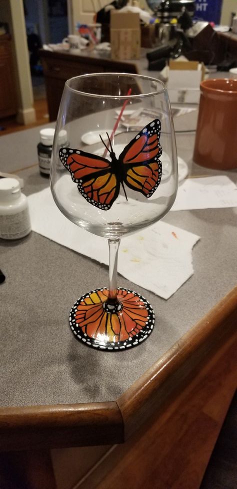 Butterfly Wine Glass Painting, Butterfly Wine Glasses, Wine Paint Party, Wine Glass Painting, Halloween Wine Glasses, Porch Pots, Diy Wine Glasses, Wine Painting, Paint Parties