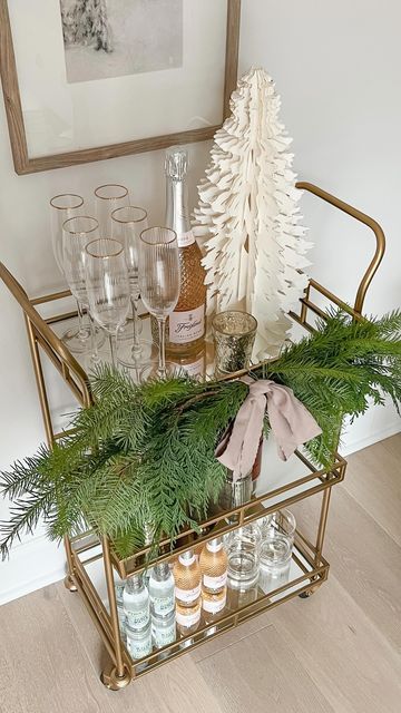 Christmas Decir, Bar Cart Inspo, Christmas Bar Cart, Holiday Bar Cart, Holiday Bar, Bar Cart Styling, Christmas Entertaining, Hosting Christmas, Easy Christmas Gifts