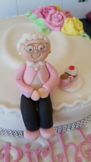 Granny figure Gym Cake, Fondant Art, Grandma Birthday, Fondant Figures, Rings Simple, Fondant, Birthday Cake, Pasta, Pastel