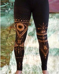 Bleached Leggings, Bohemian Witch, Painted Pants, Diy Bleach, Yoga Leggins, Print Leggings, Loungewear Set, Mode Inspiration, Sports Leggings