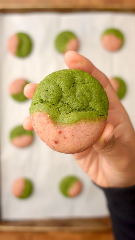 Strawberry Matcha Cookies Cookie Recipes Matcha, Asian Inspired Cookies, Strawberry Matcha Cookies, Pink Cookies Aesthetic, Matcha Chocolate Chip Cookies, White Chocolate Cookie Bars, Matcha Recipe Baking, Matcha Muffins, Matcha Baking