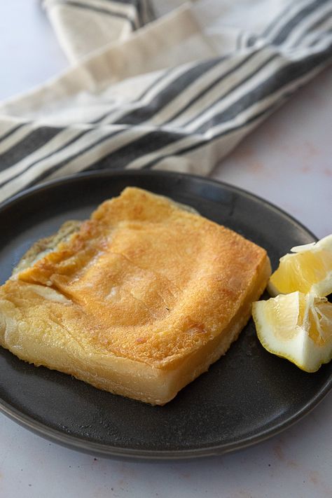 Here is a super simple saganaki recipe, also known as Greek fried cheese! Picture this: a golden-brown block of cheese sizzling in a skillet, with drizzles of glossy olive oil and a squeeze of fresh lemon, couldn't get better than this! Greek Fried Cheese, Saganaki Recipe, Greek Meatballs Recipe, Eggplant Moussaka, Greek Recipes Easy, Simple Appetizer, Greek Appetizers, Greek Cheese, Fried Cheese