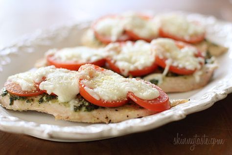 Skinny Chicken Pesto Bake | Skinnytaste Chicken Pesto Bake, Pesto Bake, Chicken Basil, Chicken Pesto, Salad Pasta, Skinny Taste Recipes, Basil Pesto, Pesto Chicken, Iftar