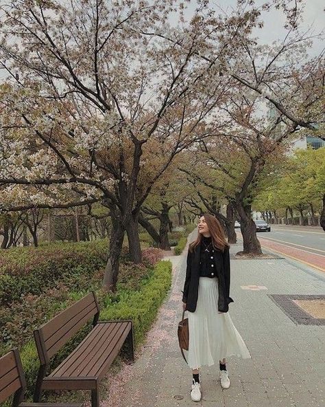 Japan Cherry Blossom Outfit, Japan Ootd Spring, Japan Outfit Spring, Autumn Outfit Women, Blossom Outfit, Cherry Blossom Outfit, Spring Outfits Japan, Japan Ootd, Japan Outfits