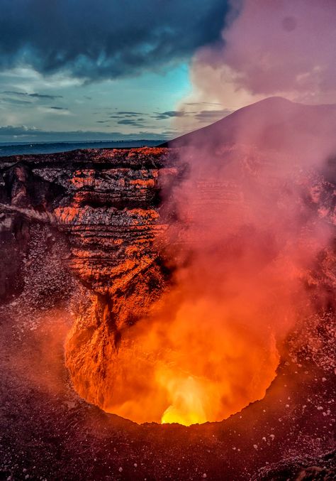 Cómo visitar el Parque Nacional Volcán Masaya (Nicaragua) #nicaragua #volcanmasaya #queverennicaragua #viajar #viajaranicaragua Nicaragua Travel, Nature Wallpapers, Trippy Wallpaper, Flower Quotes, Wallpaper Collection, Beach Aesthetic, Nature Aesthetic, Background Wallpaper, Iphone Wallpapers