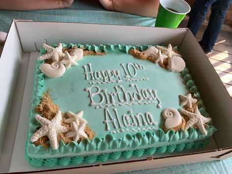 This beautiful cake was decorated with whute chocolate seashells and starfish. H2o Birthday Cake, Beach Cakes Ideas, Tsitp Cake Ideas, Sheet Cake Decorated, Ocean Theme Bday Cake, Seashell Party Decorations, Beach Cake Birthday, Beach Birthday Party Cake, Beachy Cake