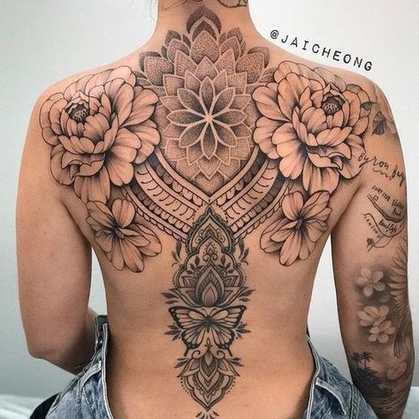 Back Tattoo Women Full, Tattoo Ideas Female Back, Back Tattoo Ideas, Floral Back Tattoos, Upper Back Tattoos, Hip Thigh Tattoos, Back Piece Tattoo, Elbow Tattoos, Spine Tattoos For Women