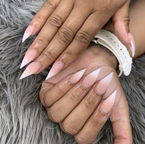 Ombré Nails Stilleto, Ombre Stiletto Nails Short, Pink And White Ombre Nails Almond Matte, Pink And White Ombre Nails Almond Shape, Pink White Ombre Nails Almond, Pink And White Ombre Almond Shaped Nails, Almond Shape Pink And White Ombre, Stiletto Nails Short, Pretty Nail Colors