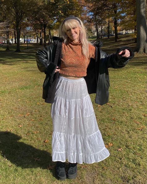 Outfits With A Green Skirt, White Tiered Maxi Skirt Outfit, White Maxi Skirt Outfit Fall, White Maxi Skirt Outfit Winter, Flowy Tiered White Skirt, White Tiered Maxi Skirt, White Flowy Tiered Skirt, White Tiered Skirt Outfit Aesthetic, Flowy Lace Trim Tiered Skirt