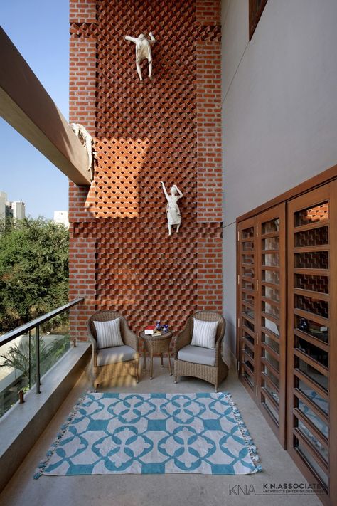 51 Small Balcony Decor Ideas Small Balcony Decor Ideas Inspiration is a part of our Architectural space design inspiration series. Indian Brick House, Brick And Concrete Interior, Modern Exposed Brick, Open Brick Wall, Jali Design Interiors, Brick House Interior Ideas, Double Height Balcony, Brick Cladding Interior, Double Height Wall Design Modern