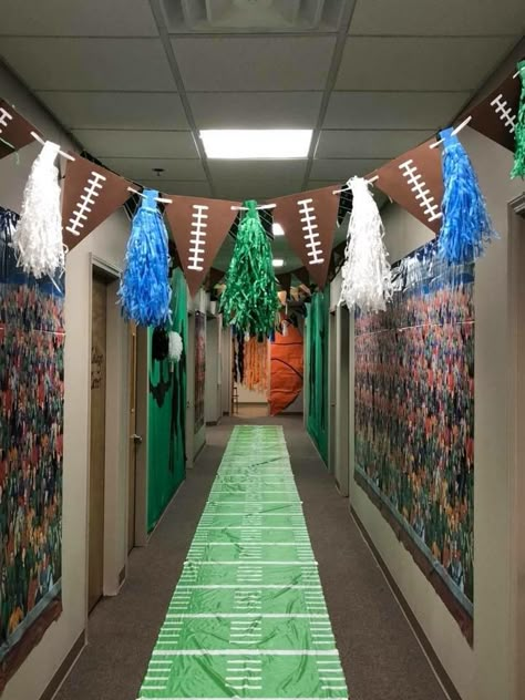 Locker Room Game Day Decorations, Decorating Ideas For Football Locker Room, Team Locker Room Decorations, Football Homecoming Decoration Ideas, Homecoming Office Decorations, Homecoming Football Decorating Ideas, Running Bulletin Board Ideas, Football Door Decorations For School, Homecoming Football Game Decorations