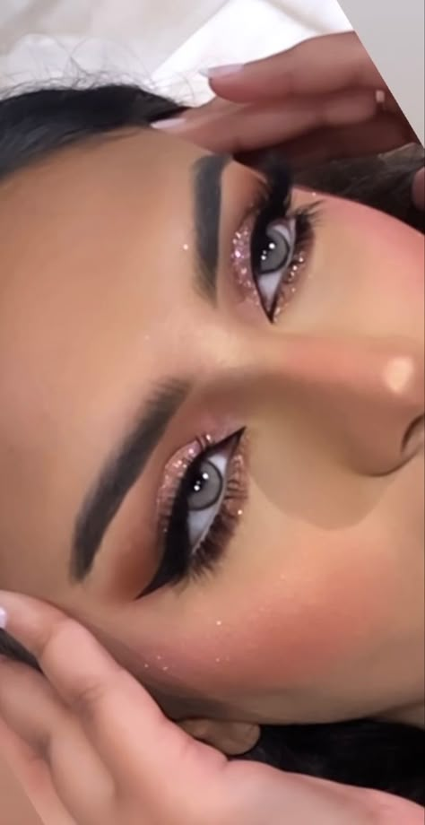 Pink Quince Makeup Looks Full Face, Graduation Eye Makeup, Makeup Looks For Quinceaneras, Soft Dramatic Makeup, Prom Makeup Glam, Glam Makeup Looks Dramatic, Social Glam Makeup, Quince Makeup Looks, 15 Makeup Looks