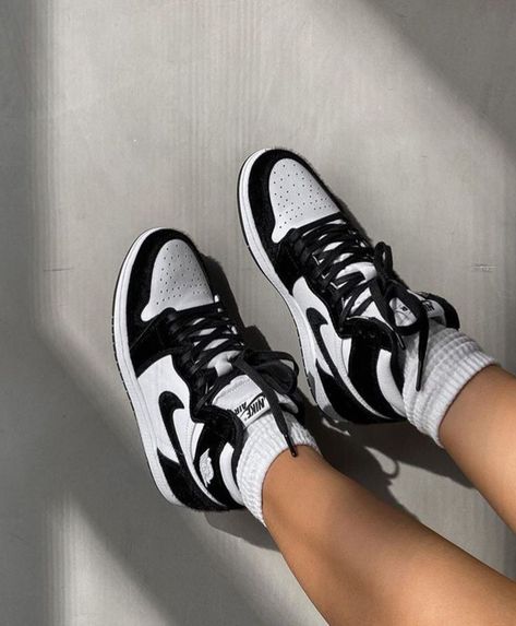 Jordan Twist, Jordan 1 Panda, Jordan Shoes Girls, Nike Shoes Jordans, Nike Air Shoes, Cute Nike Shoes, Fresh Shoes, Hype Shoes, Aesthetic Shoes