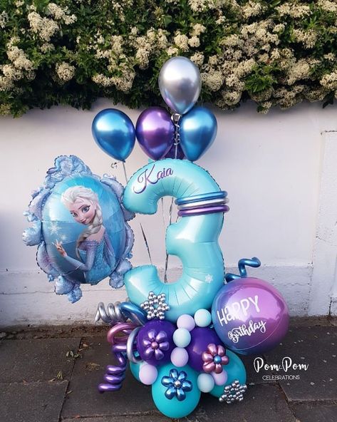 ❄❄Kaia turns 3❄❄ Balloons fit for a princess💕 Thank you @logansplatemeals for having us involved in her special celebration!🎈 • • #frozen… Frozen 2nd Birthday, Frozen Balloon Decorations, Frozen 3rd Birthday, Frozen Themed Birthday Cake, Frozen Balloons, Frozen Birthday Party Decorations, 4de Verjaardag, Elsa Birthday Party, Frozen Bday Party