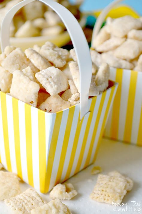 Lemon Bar Muddy Buddies - made with white chocolate & lemon curd. Tastes just like real lemon bars! Lemon Tree Dwelling, Lemon Bar, Muddy Buddies, Chex Mix, Snacks Für Party, Lemon Bars, Lemon Desserts, Lemon Tree, Lemon Recipes