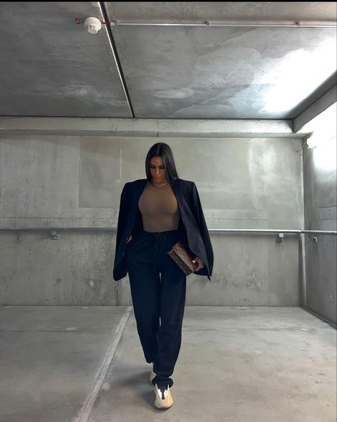 Black blazer black joggers yeezy brown top Blazer Joggers Outfit, Blazer And Joggers Outfit, Black Joggers Outfit, Brown Hijab, Miami Outfits, Joggers Outfit, Brown Outfit, Brown Top, Black Joggers