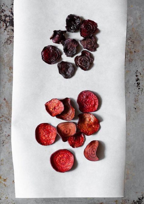 The difference between when you allow the beet to sweat and when you done Beet Chips Recipe, Dehydration Recipes, Beet Chips, Healthy Chips, A Spicy Perspective, Thyroid Support, Veggie Chips, Best Oven, Turnips