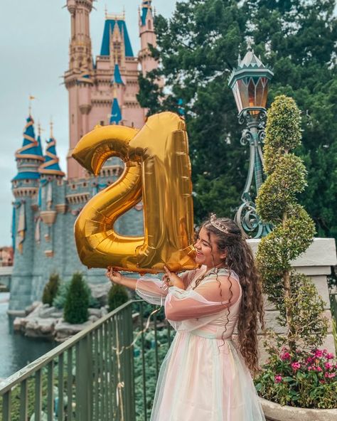 Disney Birthday Pictures, Birthday At Disney, Disney Princess Photo, Sweet 16 Pictures, Castle Disney, Cinderella's Castle, 30 Birthday, Disney Inspired Fashion, Princess Photo