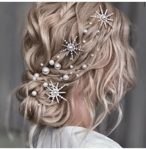 Celestial Makeup Wedding, Celestial Wedding Hairstyles, Glitter Wedding Hair, Ethereal Bridal Hair, Prom Hair 2023, Celestial Wedding Hair, Bridal Pearl Hair, Witchy Wedding, Winter Wedding Hair