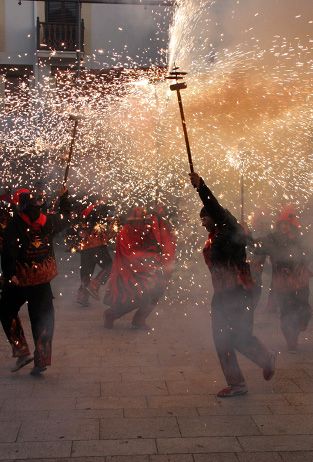 Ball de Diables (Correfoc) Childhood Summer, Western Romance, Sitges, Balearic Islands, Beautiful Places, Barcelona, Spain, Festival, Photography