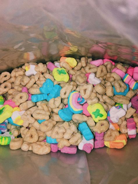 I love me lucky charms🍀 Dr Closet, I Love Me, Lucky Charms, Lucky Charm, Yummy Snacks, Love Me, Good Eats, Merlin, Favorite Things