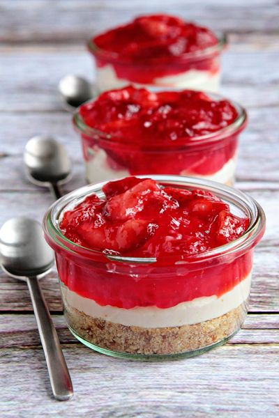 Pretzel Parfait, Strawberry Pretzel Salad Recipe, Strawberry Pretzel Dessert, Pretzel Desserts, Strawberry Pretzel Salad, Strawberry Pretzel, Pretzel Salad, Dessert In A Jar, Köstliche Desserts