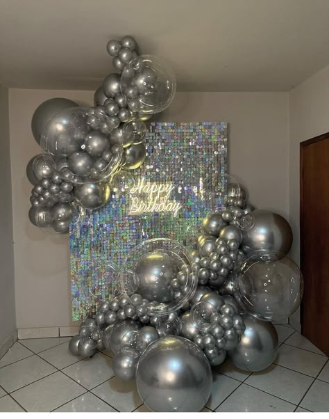 Silver Backdrop Photoshoot, Silver Anniversary Ideas Decorations, Sequin Wall, Disco Party Decorations, Balloon Garland Diy, Garland Backdrops, Disco Theme, Shimmer Wall, Bday Party Theme