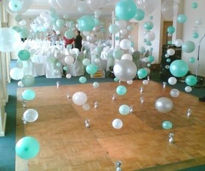 Bubble balloons. These would be awesome decoration for an underwater themed childs party (Or maybe for something more sophisticated, too!) Underwater Party, Bubble Guppies Party, Deco Ballon, Bubble Party, Mermaid Parties, Bubble Balloons, Sea Birthday, Mermaid Birthday Party, Frozen Birthday