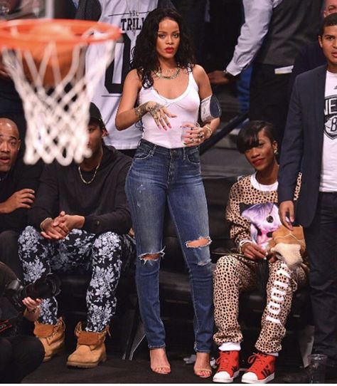 Rihanna Courtside Outfits, Looks Rihanna, Rihanna Outfits, Rihanna Looks, Rihanna Riri, Rihanna Style, Rihanna Fenty, Toronto Raptors, Brooklyn Nets