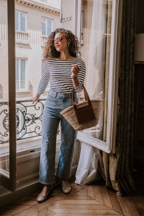 11 Impossibly Chic French Spring Outfits Worn in Paris - MY CHIC OBSESSION Striped Tshirt Outfits, French Spring Outfits, Stripe Tee Outfit, Paris Weekend, Outfits With Striped Shirts, My Chic Obsession, Style Parisienne, Monday Inspiration, Parisian Women