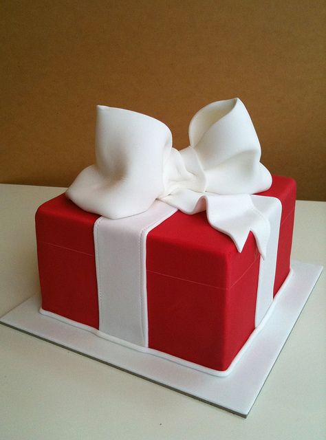 looks perfect Crismas Cakes Ideas, Mud Cakes, Mini Christmas Cakes, Cake Stall, Present Cake, Gift Box Cakes, 3 Cake, Square Wedding Cakes, Christmas Cake Designs