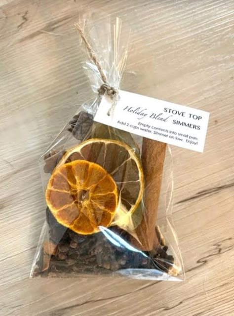 Stovetop Simmering Potpourri 4 Oz Cello Bag - Etsy Simmer Pots, Simmer Pot Recipes, Simmering Potpourri, Potpourri Recipes, Mulling Spices, Simmer Pot, Dried Oranges, Homemade Holiday, Farm Stand