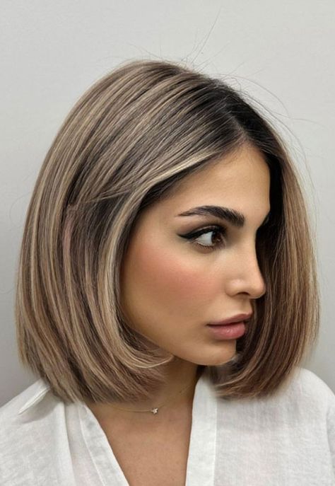 honey hair color, hair color ideas, hair color trends, summer hair color, brunette hair color Cool Blonde Hair Colour, Trendy Haircuts Medium, Honey Hair Color, Sophisticated Hairstyles, Cool Blonde Hair, Fall Hair Color For Brunettes, Bob Haircut For Fine Hair, Long Hair With Bangs, Chic Hairstyles