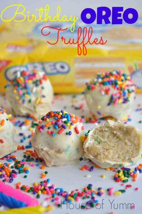 Birthday Cake Oreo Truffles -- part of The Best No-Bake Oreo Truffles Birthday Oreos, Birthday Cake Oreo, Cake Pop Flavors, Truffles Recipes, No Bake Truffles, Birthday Cake Design Ideas, Fancy Deserts, Oreo Truffles Recipe, Oreo Cookie Balls