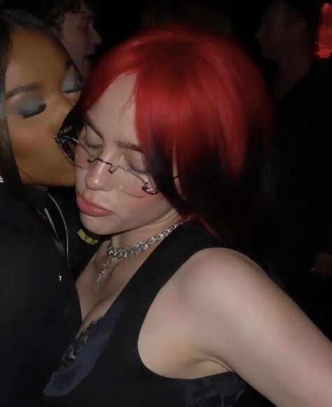 Billie Eilish Grammy After Party, Red Billie Eilish Wallpaper, Billie Pictures, Red Roots Hair, Grammys After Party, Red Roots, Billie Eillish, Wifey Material, Charli Xcx