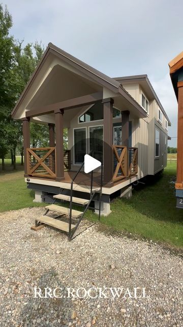 Recreational Resort Cottages on Instagram: "BRAND NEW FLOOR PLAN! Platinum Cottages - Premier & Economy Series The Roadrunner is BRAND new and never seen before, just arrived at @tinyhomeslargeliving 💙 This Platinum Cottage is a unique and well thought out layout featuring a pet nook, eat in bar, split loft, tons of storage, and one of a kind kitchen space. We put in some fun options as well such as the chevron wood queen sized headboard in the bedroom and the slatted loft rails. 🏠decorated by @rachellinger_12 🎥YouTube home tour by @themrtiny coming soon 💰This model is on sale for $97K, that includes delivery to the Hidden Forest Lake lot, our Deluxe Utility Package, internet installation, metal skirting and a set of permanent steps. ☎️ Schedule your tour of this model as well as m Platinum Cottages, Metal Skirting, Pet Nook, Recreational Resort Cottages, Loft Railing, Hidden Forest, Queen Size Headboard, Youtube Home, Instagram Brand