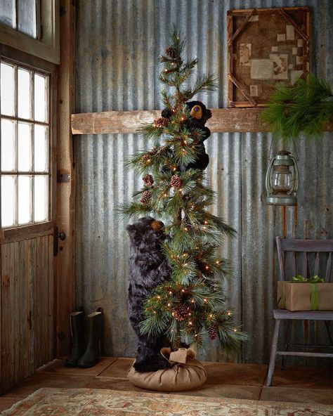 christmas-decor-ideas-rustic-country-14-1-kindesign Natal Natural, Country Christmas Trees, Chic Christmas Decor, Pvc Pipes, Cabin Christmas, Country Christmas Decorations, Shabby Chic Christmas, Bear Decor, Rustic Christmas Tree