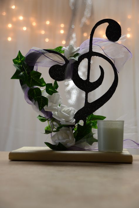 Music Theme Party Centerpiece, Music Themed Centerpieces Diy Table Decorations, Music Theme Quinceanera, Music Note Centerpieces Diy, Musical Centerpieces Ideas, Orchestra Decorations, Music Themed Wedding Decorations, Music Wedding Centerpieces, Music Themed Centerpieces