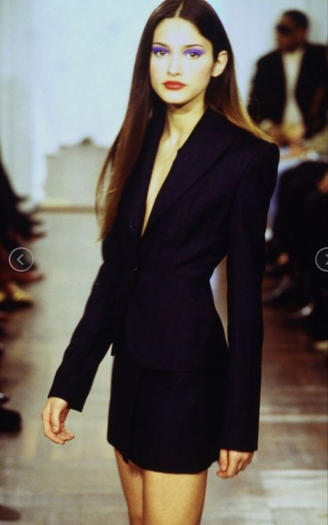 #model #runway #aesthetic #1997 #oldmoney #oldmoneyaesthetic #90s Korina Longin, Richard Tyler, 90s Runway Fashion, Runway Outfits, 80s And 90s Fashion, 90s Runway, Fashion Fits, Elegant Outfit, Outfits Casuales