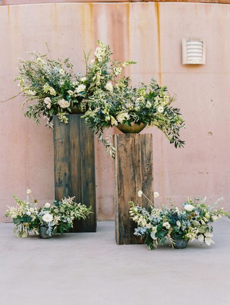 Wedding Ceremony Floral Arrangements, Desert Chic Wedding, Rustic Pedestal, Wedding Alter, Wedding Alters, Easter Flower Arrangements, Altar Arrangement, Altar Flowers, Desert Chic