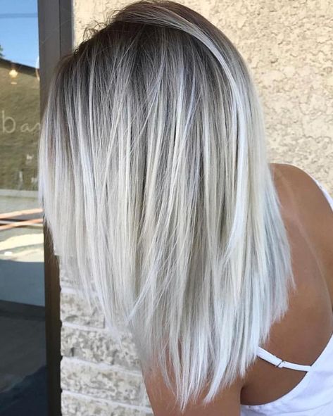 18 Balayage Hair Pictures You Should Show Your Stylist Next Time You Want A Change Platinový Blond, White Blonde Hair Color, Hair Winter, Balayage Blond, Icy Blonde Hair, White Blonde Hair, Blond Balayage, Dark Roots Blonde Hair, Light Ash Blonde