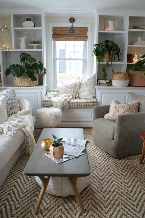 THAT RUGGGG -Dining room How to Have a Cozy Home- 4 Simple Tips! Lots Of Plants, Industrial Interior Style, Apartment Decoration, Decor Ikea, Decor Minimalist, A Living Room, Front Room, Design Living, Cozy Living Rooms