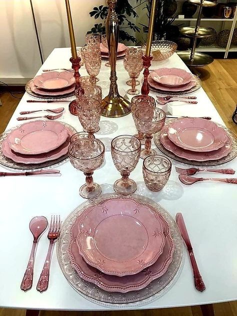 Pink Table Settings, Crockery Design, Pink China, Tafel Decor, Dining Etiquette, Table Setting Decor, Dinner Table Setting, Dinner Table Decor, Beautiful Table Settings