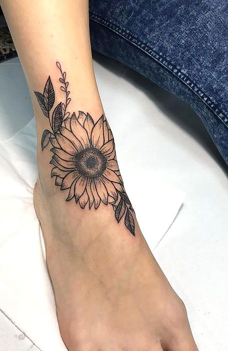 Sunflower Foot Tattoos, Foot Tattoo Ideas, Sunflower Tattoo Thigh, Sunflower Tattoo Sleeve, Sunflower Tattoo Shoulder, Foot Tattoos For Women, Shape Tattoo, Tattoos For Women Flowers, Inspiration Tattoo