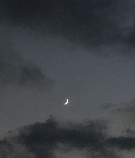 Instagram Spacers, Engene Aesthetic, Blonde Boy Aesthetic, Blue Grey Wallpaper, Sky Brown, Grey Aesthetic, The Moon Is Beautiful, Look At The Moon, Sky Moon