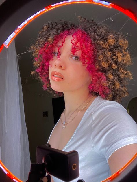 Curly Halo Hair Dye, Halo Dyed Hair Curly, Red Dye On Curly Hair, Halo Hair Dye Style Curly Hair, Red Dyed Hair Curly, Dyed Tips Curly Hair, Curly Dyed Hair Natural Curls Red, Halo Dyed Hair, Red And Pink Curly Hair